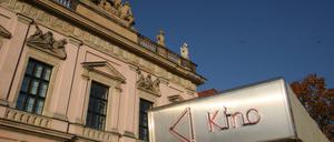 Bildnummer: 51507908  Datum: 23.10.2006  Copyright: imago/bonn-sequenz
Zeughaus in Berlin, Gebäude, außen, Außenansicht , Objekte; 2006, Berlin, Museen, Museum, Deutsches Historisches Museum, DHM, deutsche, historische, Museumsinsel, Weltkulturerbe, Sehenswürdigkeit, Schriftzug, Kino; , quer, Kbdig, Einzelbild, Deutschland,  , Reisen, Europa