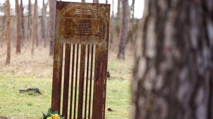 04.02.2023, Brandenburg, Oranienburg: Einweihung des Gedenkstein der an die polnische Bergmannsfamilie Leiss aus Moers erinnert, unter ihnen zwei hochschwangere Frauen und die erst dreijährige Marianne Leiss, in der Gedenkstätten im KZ Sachsenhausen. Die Familie wurde in ·Sippenhaft· genommen, weil ein Sohn der Familie angeblich an der Ostfront desertiert war. Anschließend wurden die Verhafteten in das KZ Sachsenhausen verschleppt und dort am 4. Februar 1943 ermordet. Foto: Gerald Matzka/dpa +++ dpa-Bildfunk +++