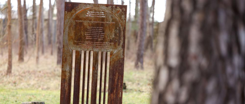 04.02.2023, Brandenburg, Oranienburg: Einweihung des Gedenkstein der an die polnische Bergmannsfamilie Leiss aus Moers erinnert, unter ihnen zwei hochschwangere Frauen und die erst dreijährige Marianne Leiss, in der Gedenkstätten im KZ Sachsenhausen. Die Familie wurde in ·Sippenhaft· genommen, weil ein Sohn der Familie angeblich an der Ostfront desertiert war. Anschließend wurden die Verhafteten in das KZ Sachsenhausen verschleppt und dort am 4. Februar 1943 ermordet. Foto: Gerald Matzka/dpa +++ dpa-Bildfunk +++