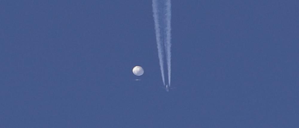 Die Spionagevorwürfe um den chinesischen Beobachtungsballon über den USA entwickeln sich zu einer schweren Belastung der ohnehin angeschlagenen Beziehungen. 