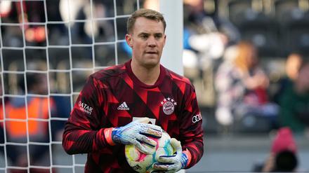  Bayerns Torhüter Manuel Neuer vor dem Spiel in Aktion. Sportvorstand Hasan Salihamidzic hat sich über ihn geäußert. 