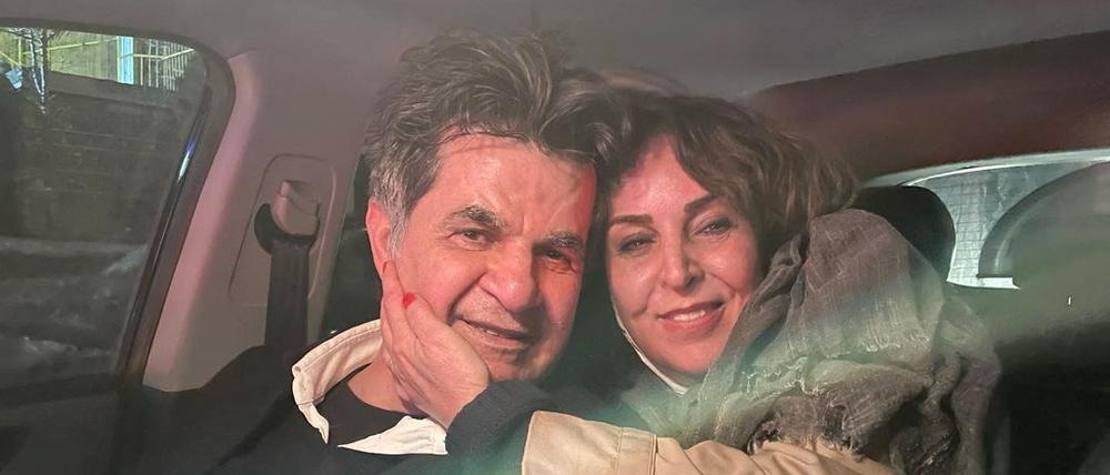 Jafar Panahi und seine Ehefrau Tahereh Saidi nach seiner Freilassung am Freitag.