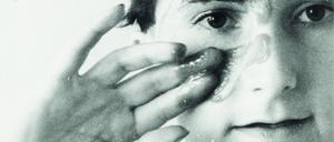 „Selbstversuche“ nannte Gabriele Stötzer die 1983 entstandene Fotoserie