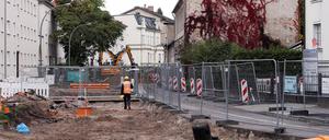 Die Behlertstraße soll nach Ostern wieder befahrbar sein - nach fast anderthalb Jahren Bauzeit (Archivbild).