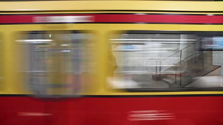 Eine S-Bahn der Linie S2.