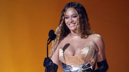 Beyoncé auf der Bühne der 65. GRAMMY Awards in der Crypto.com Arena am 05. Februar 2023 in Los Angeles, Kalifornien.