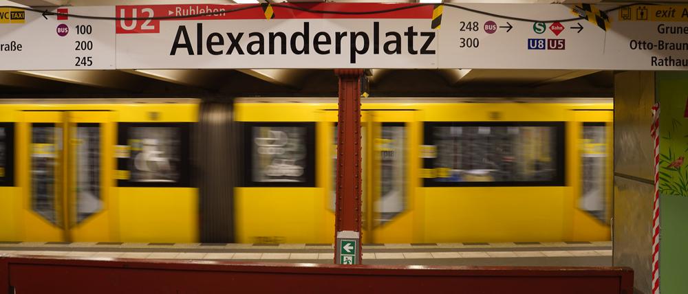 Bis August nur auf einem Gleis: die U2 am Alexanderplatz.