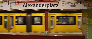 Bis August nur auf einem Gleis: die U2 am Alexanderplatz.