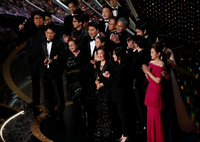 Strahlende Sieger der Oscar-Nacht: Das Team von „Parasite“