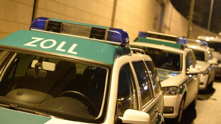 Einsatzkräfte vom Zoll