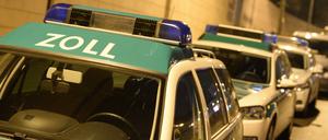 Einsatzkräfte vom Zoll
