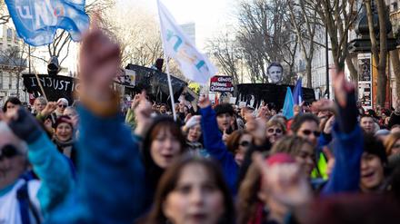 Der Protest gegen die Rentenpläne wird auf der Straße ausgetragen. 