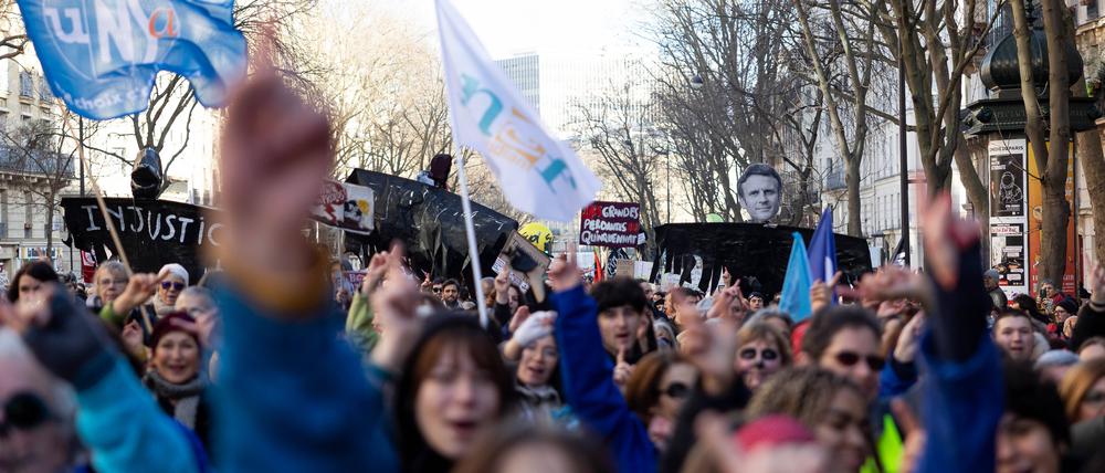 Der Protest gegen die Rentenpläne wird auf der Straße ausgetragen. 