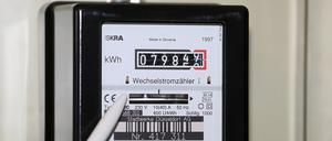 Symbolbild zu steigenden Stromkosten und Kosten für Heizung, Wärme, Öl, Gas und Energie durch die aktuelle Krise und Krieg zwischen Russland und der Ukraine.