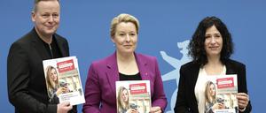 Klaus Lederer, Senator fuer Kultur und Europa, Franziska Giffey, Regierende Buergermeisterin von Berlin, Bettina Jarasch, Senatorin fuer Umwelt, MobilitÃ¤t, Verbraucher- und Klimaschutz, PK zu - Eckpunkte fuer die Reform der Berliner Verwaltung, DEU, Berlin, 07.02.2023 *** Klaus Lederer, Senator for Culture and Europe, Franziska Giffey, Governing Mayor of Berlin, Bettina Jarasch, Senator for Environment, Mobility, Consumers and Climate Protection, PK on key points for the reform of the Berlin administration, DEU, Berlin, 07 02 2023