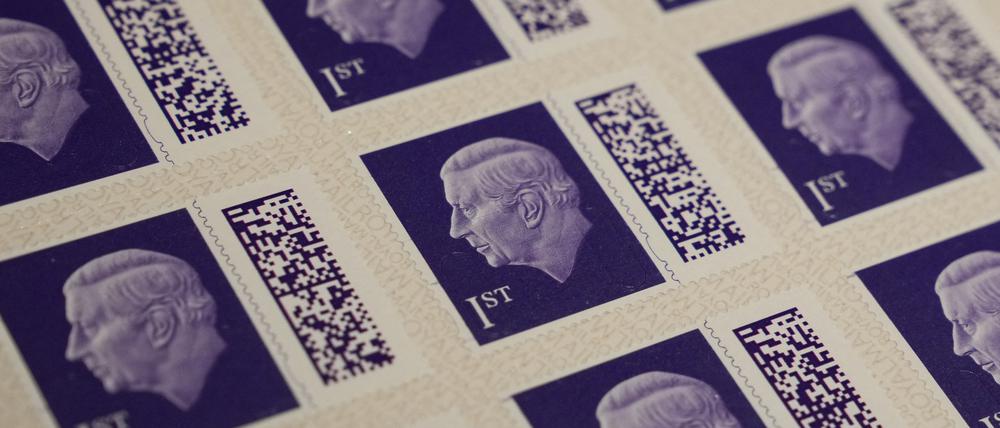Die Briefmarke mit dem Konterfei des britischen Königs Charles III.