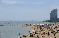 Hier, am Strand von Barcelona, wurde unsere Autorin Zeugin eines Sommerhit-Videodrehs.