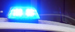 Blaulicht an einem Polizeiwagen. (Symbolbild)