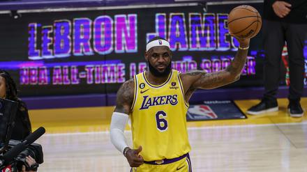 Der Beste. LeBron James lässt sich feiern, dass sein Team das Spiel gegen Oklahoma verlor (99:104) war Nebensache.