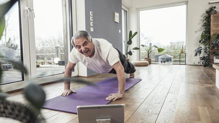 Mit dem Alter bleiben immer mehr alte Zellen im Gewebe hängen. Sport kann sie beseitigen.