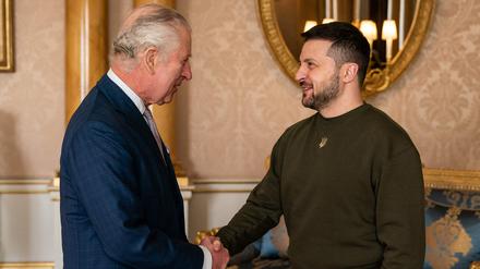 Der ukrainische Präsident Wolodymyr Selenskyj trifft den britischen König Charles III.