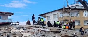 Trümmer in Gaziantep. Nur wenige Häuser neben jenem, in dem Sarah Bussemann wohnt, ist eines eingestürzt.  
