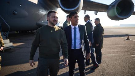Rishi Sunak (r), Premierminister von Großbritannien, empfängt den ukrainischen Präsidenten Wolodymyr Selenskyj Anfang Februar 2023 (Archivbild). 