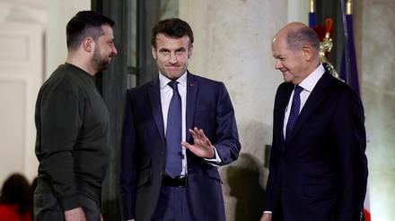 Wolodymyr Selenskyj, Emmanuel Macron und Olaf Scholz in Paris.