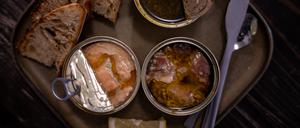 Forelle, Thunfisch und Pulpo in Öl vom Label „Pirate Cannerie“ aus Biarritz, serviert in der Naturweinbar Treat in Neukölln.