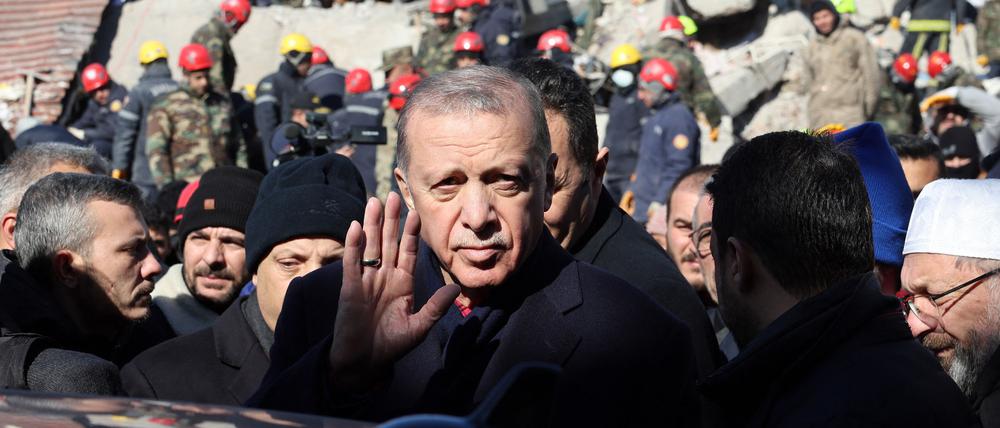 Der türkische Präsident Recep Tayyip Erdogan im Erdbebengebiet
