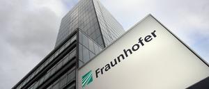 Vor dem Hintergrund der Anschuldigungen des Bundesrechnungshofs gegen den Vorstand der Fraunhofer-Gesellschaft hat die Münchner Staatsanwaltschaft nun ein Verfahren  gegen unbekannt eingeleitet.