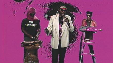 Ulysses Jenkins Video „Peace and Anwar Sadat“ ist Teil seiner aktuellen Ausstellung „Without your Interpretation“ in Berlin. 