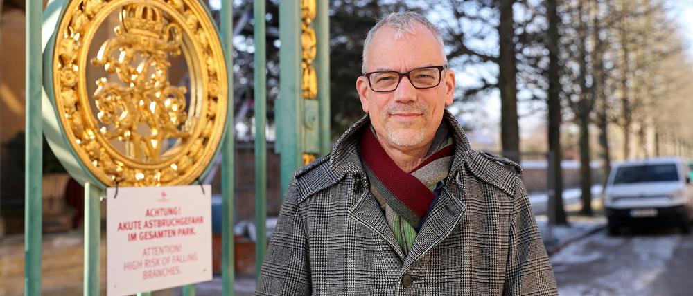 Christoph Martin Vogtherr, Generaldirektor der Stiftung Preußische Schlösser und Gärten (SPSG) am Grünen Gitter, dem Haupteingang zum Park Sanssouci.