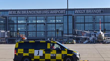 Der Hauptstadtflughafen Berlin-Brandenburg (BER) leidet unter den Spätfolgen des Planungschaos und den Ausfällen in der Pandemie.