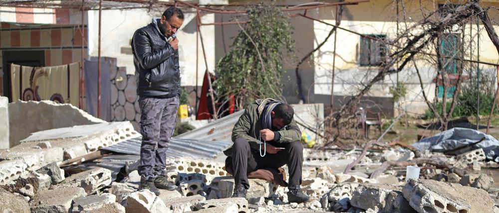 Nahe der Grenze zur Türkei in Idlib kam es zu massiven Zerstörungen durch das Erdbeben.