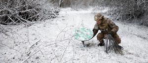 Eine Starlink-Schüssel an der Frontline in der Ukraine.