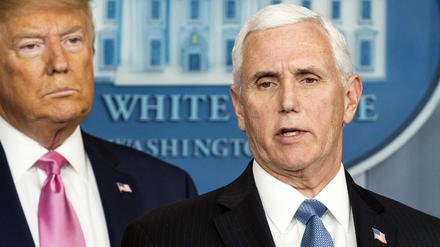Mike Pence (r.) bei einer Pressekonferenz mit Donald Trump (Archivfoto).