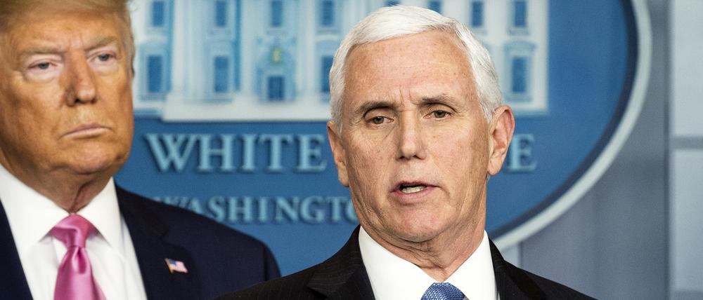 Mike Pence (r.) bei einer Pressekonferenz mit Donald Trump (Archivfoto).