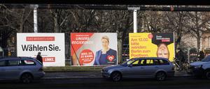 Wahlplkate der Berliner Linke, SPD und FDP zur Wiederholungswahl zum Berliner Abgeordnetenhaus in Kreuzberg. Die Wahl muss wegen Unregelmäßigkeiten wiederholt werden und findet am 12. Februar statt. Berlin, 08.02.2023 *** Election plans of the Berlin Left, SPD and FDP for the repeat election to the Berlin House of Representatives in Kreuzberg The election must be repeated due to irregularities and will be held on 12 February Berlin, 08 02 2023 Foto:xT.xBartillax/xFuturexImage