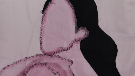 Blick auf Sophie Utikals Textil-Kunstwerk „See me through“.