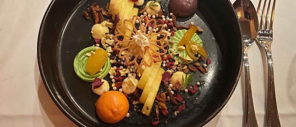 Mango mit Zitronengrasküchlein im Restaurant Root im Telegrafenamt.