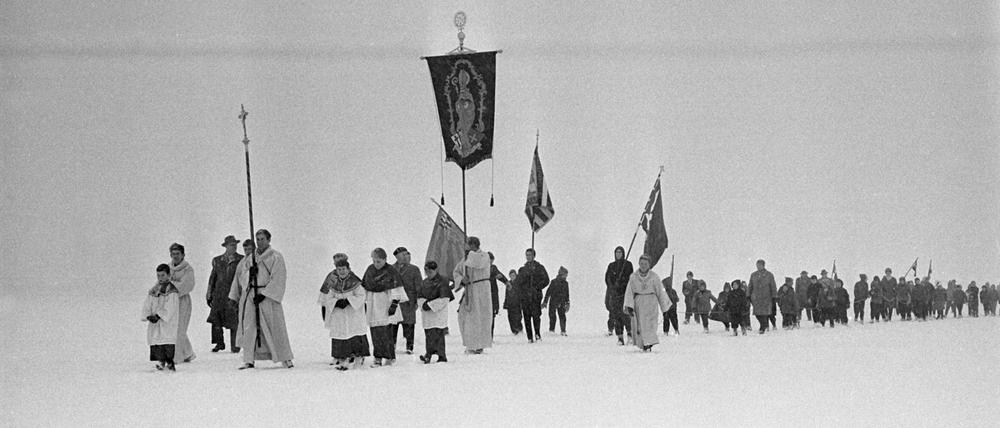 Es ist ein Jahrhundertereignis gewesen: Vor 60 Jahren ist der Bodensee das letzte Mal komplett zugefroren. „Seegfrörne“ wird das Wetterphänomen genannte, das Europas größtes Binnengewässer im Februar 1963 in eine riesige Schlittschuhbahn verwandelt hat.