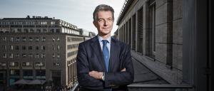 „Putin glaubt, dass wir dekadente Schwächlinge sind“ – Christoph Heusgen auf dem Balkon seines Büros in der Berliner Friedrichstraße