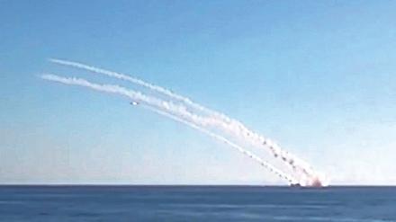 Kalibr-Raketen werden von einem russischen Schiff vor der Küste von Syrien abgeschossen (Symbolbild).