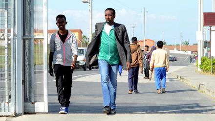 Migranten in einem Flüchtlingszentrum im sizilianischen Mineo (Archivbild von 2015).