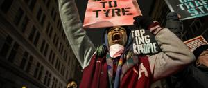 Wut und Schmerz. Nach dem Tod von Tyre Nichols protestierenden Hunderte Menschen in Memphis, USA.