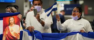 Die 222 freigelassen politischen Gefangenen wurden von Angehörigen in Washington empfangen.