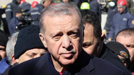 Der türkische Präsident Recep Tayyip Erdoğan im Erdbebengebiet.