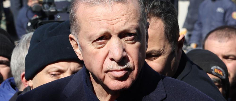 Der türkische Präsident Recep Tayyip Erdoğan im Erdbebengebiet.