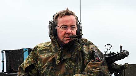 Verteidigungsminister Boris Pistorius (SPD) in einem Leopard 2 A6 des Panzerbataillons 203 der Bundeswehr